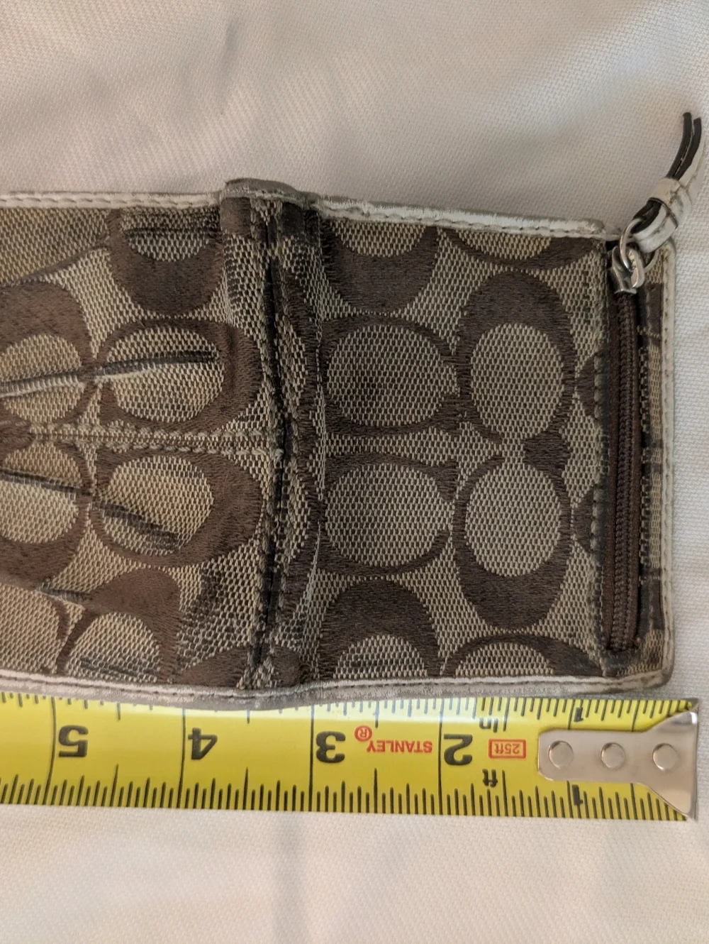 Coach - Mini Signature Bi-Fold Wallet - Brown Canvas And White Leather - Picture 6 of 7